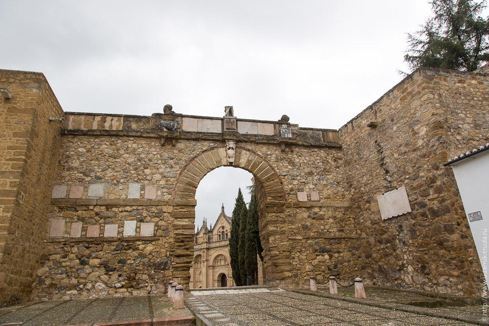 134-antequera-arco-de-los-gigantes.jpg